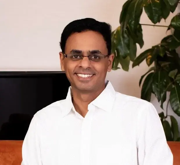 Arun Gunari HubSpot PM for Billing bio headshot.png